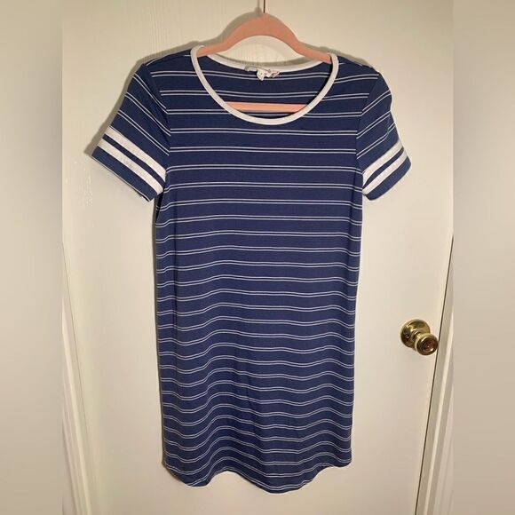 Pink Rose Dresses & Skirts - Pink Rose EUC blue/white shirt sleeve tee shirt shift dress Size Small